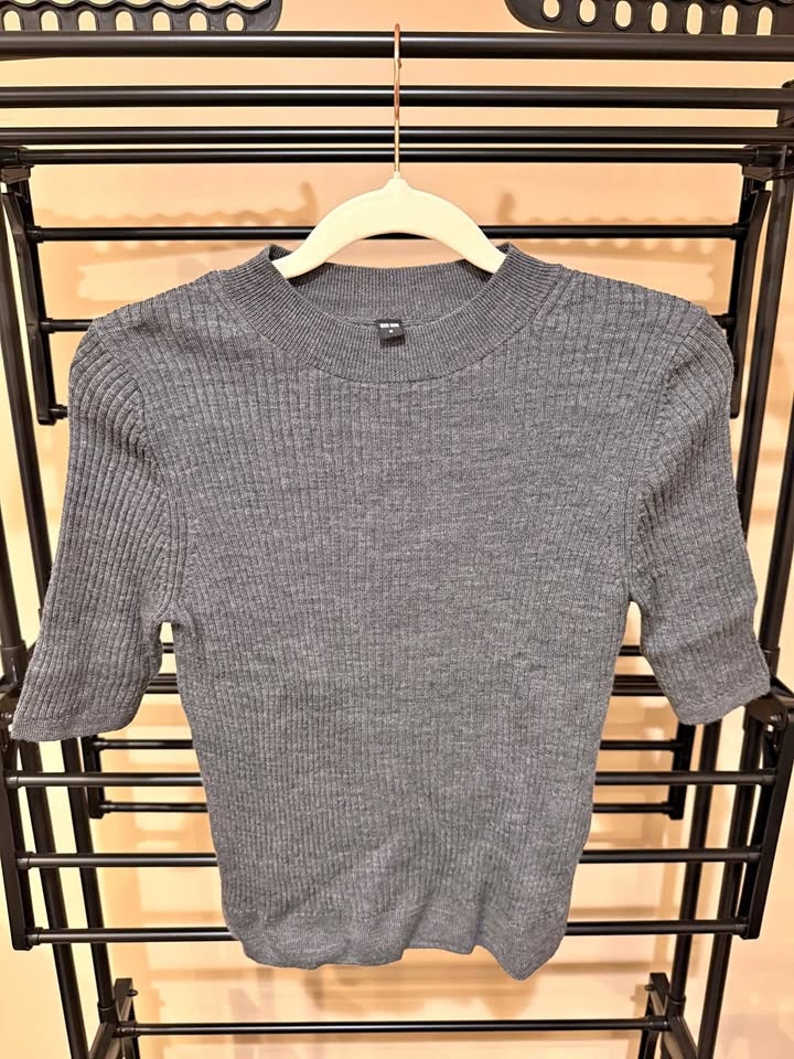 Uniqlo Ribbed Knit Shirt - Size Medium