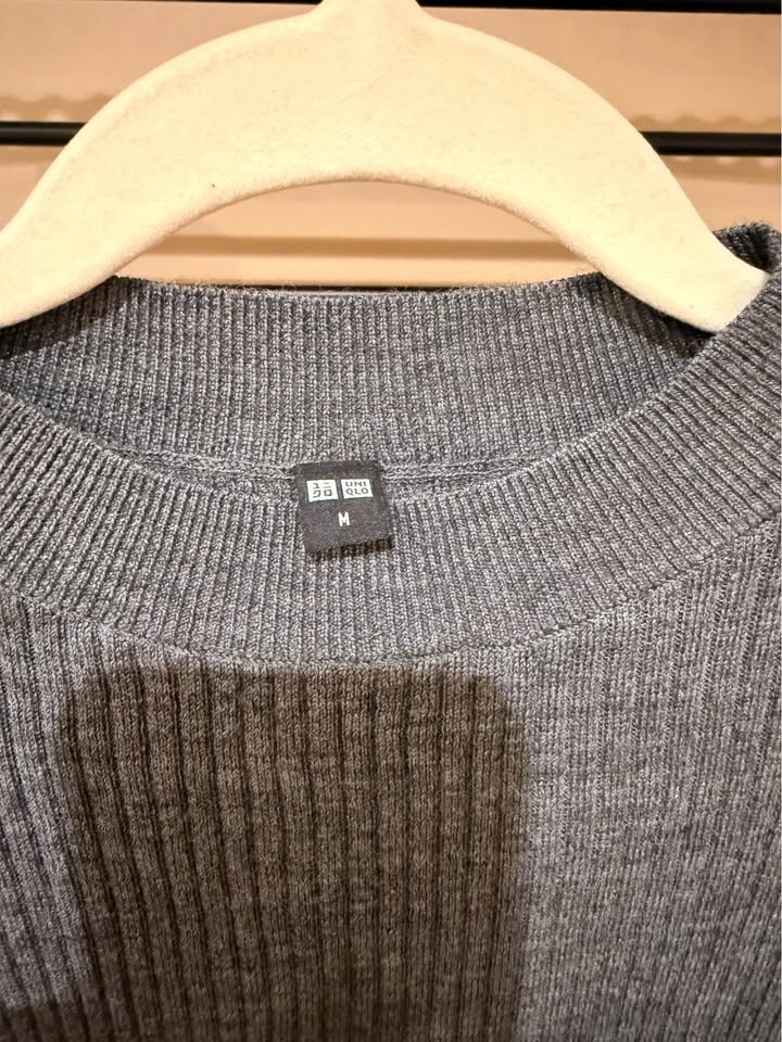 Uniqlo Ribbed Knit Shirt - Size Medium - photo 2