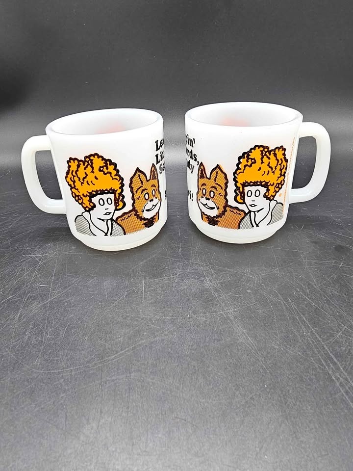 Set of 2 Vintage Lil Orphan Annie Mugs - 1974