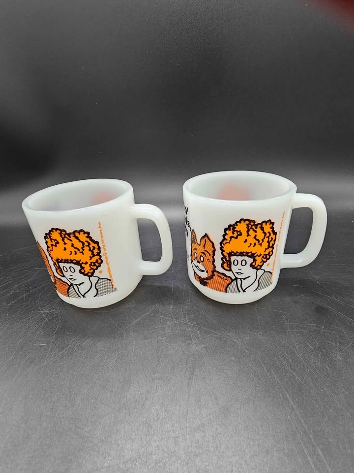 Set of 2 Vintage Lil Orphan Annie Mugs - 1974 - photo 3