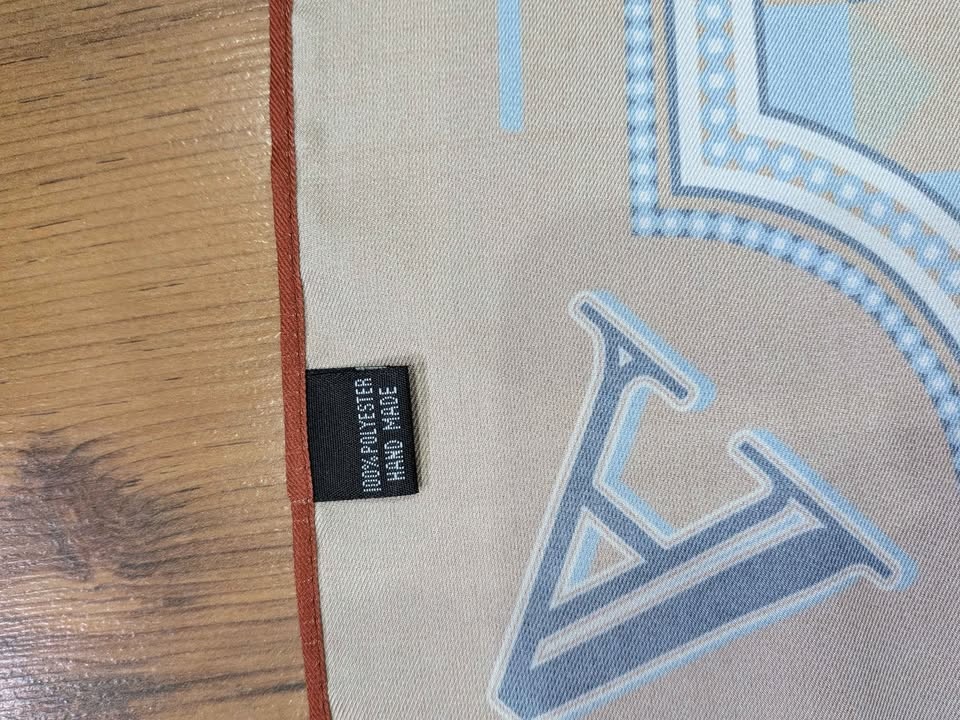 Brand new beautiful geometric scarf with letter A - photo 3