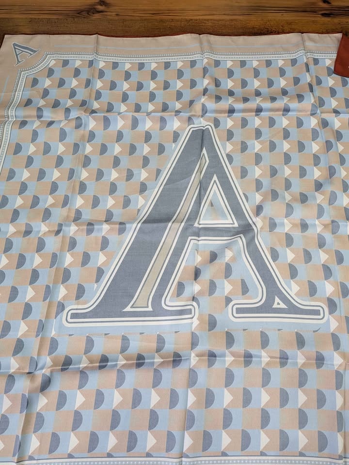 Brand new beautiful geometric scarf with letter A - photo 4
