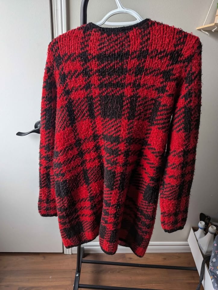 Red and black plaid women's cardigan sweater - photo 3