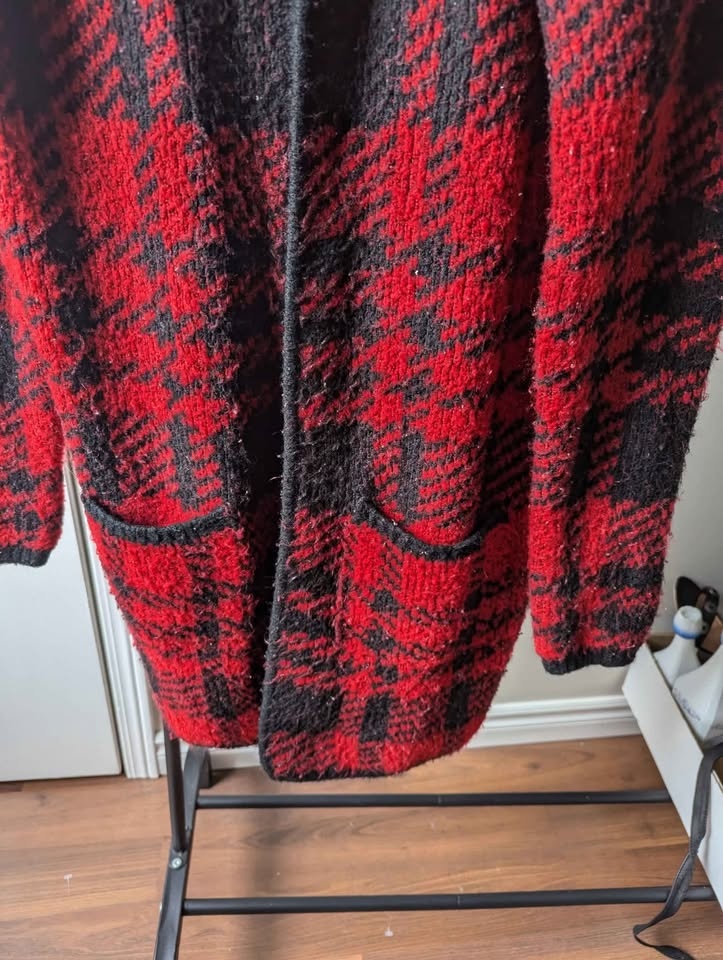 Red and black plaid women's cardigan sweater - photo 4