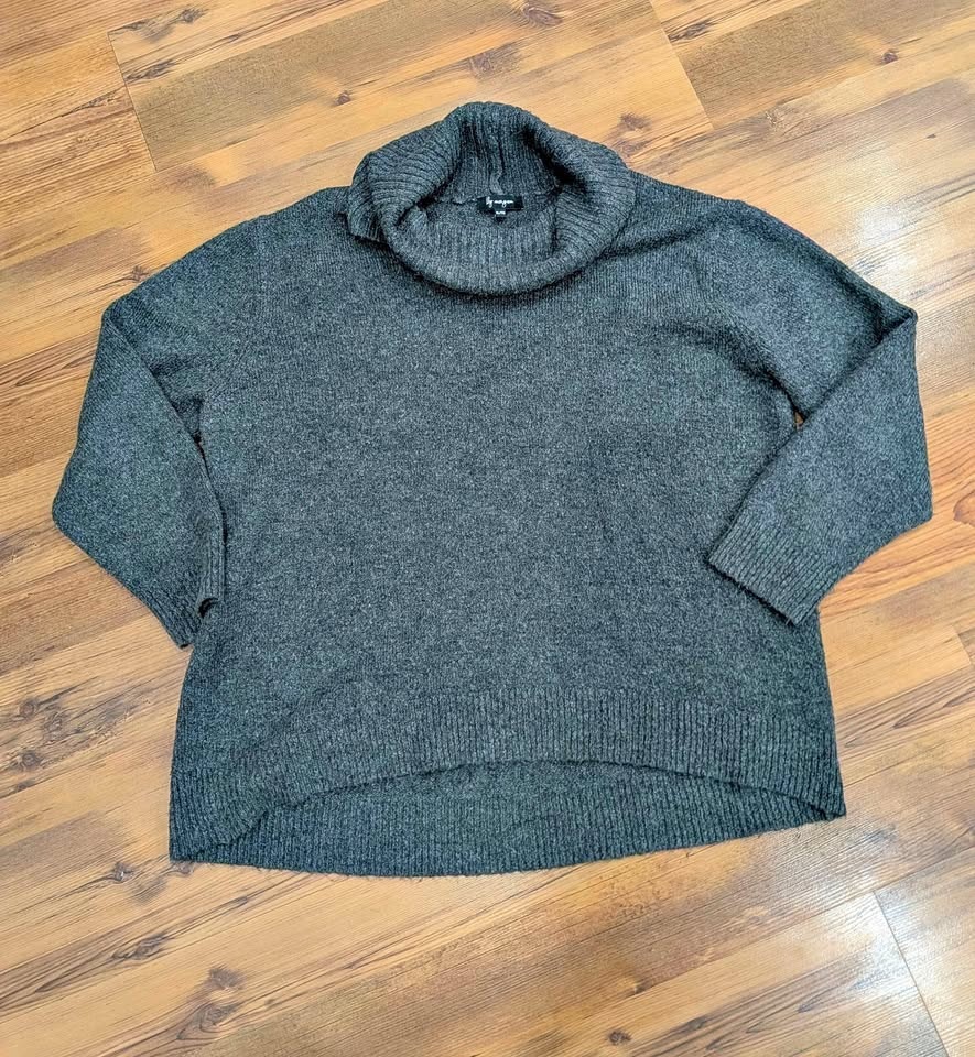 Like new cowl neck women's sweater (size XL)