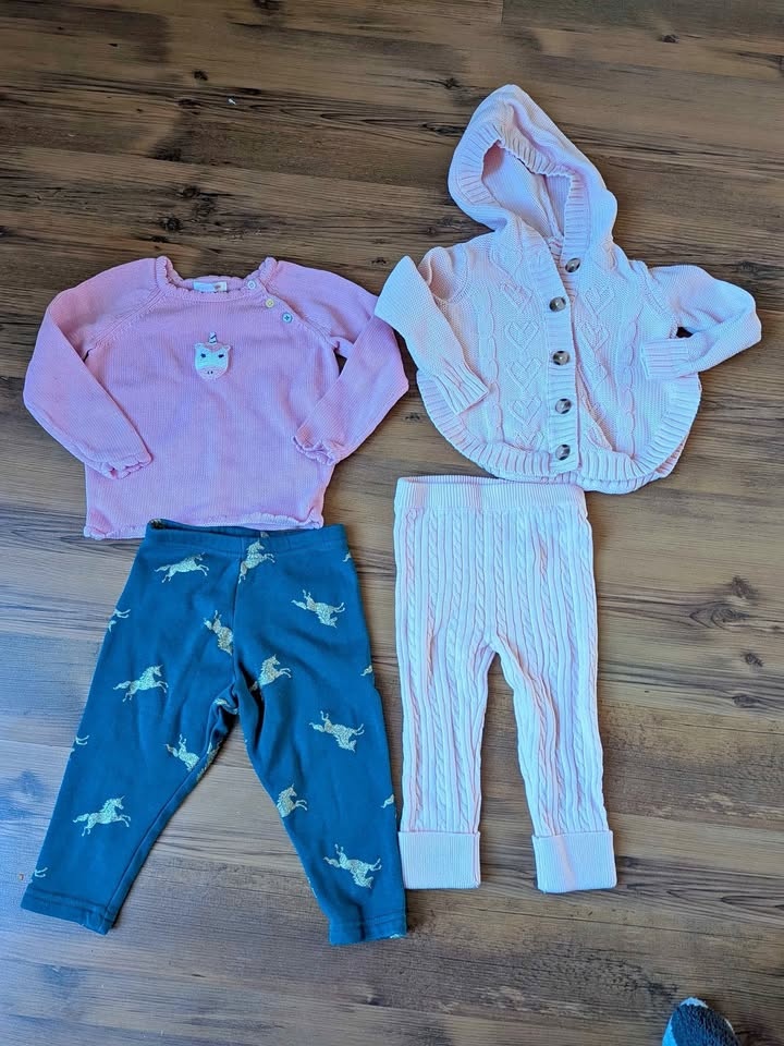 Lot of 4 pcs sweater and warm leggings set for toddlers(18-24 mo