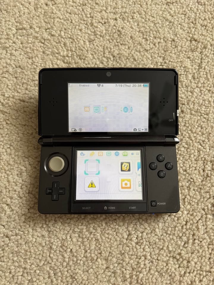 Nintendo 3DS Black + Games - photo 2