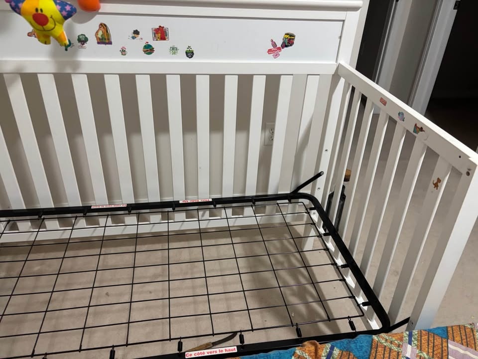 Graco Baby Crib Convertible with Mattress - photo 4