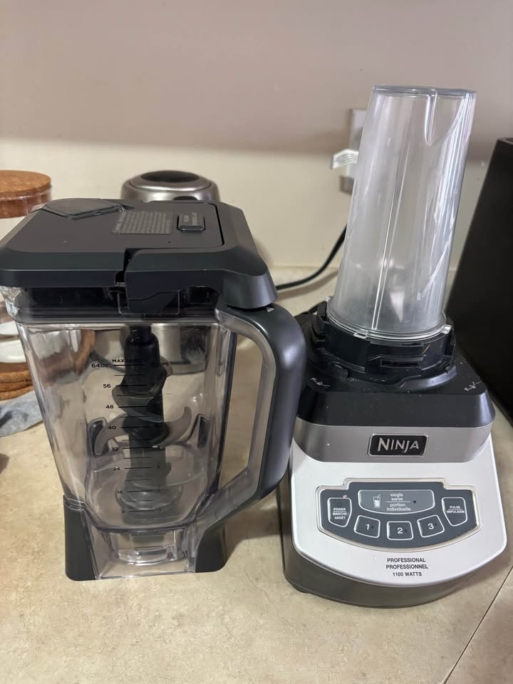 Ninja Professional Blender & Nutri Ninja Cups - photo 2