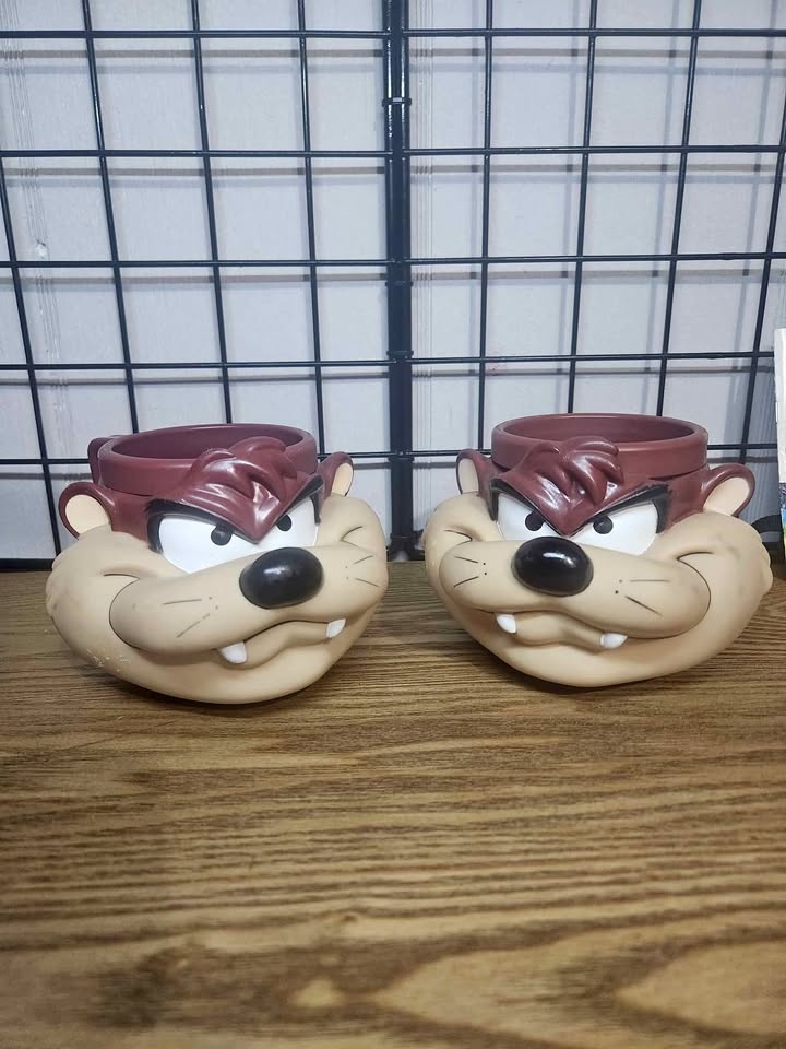 Vintage Taz Tasmanian Devil Plastic Mug - Looney Tunes 1993