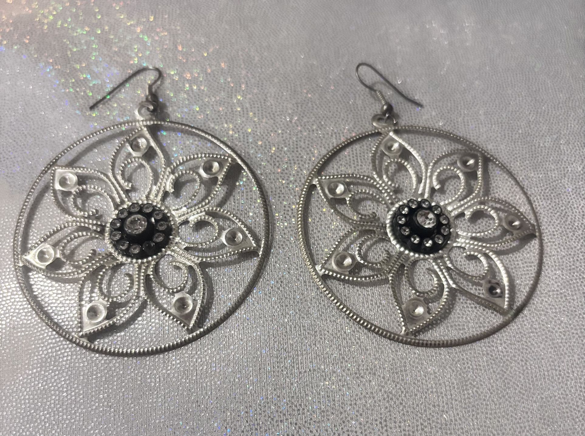 Ann Taylor Sheer Black Lace Top + Silver Floral Earrings - photo 4