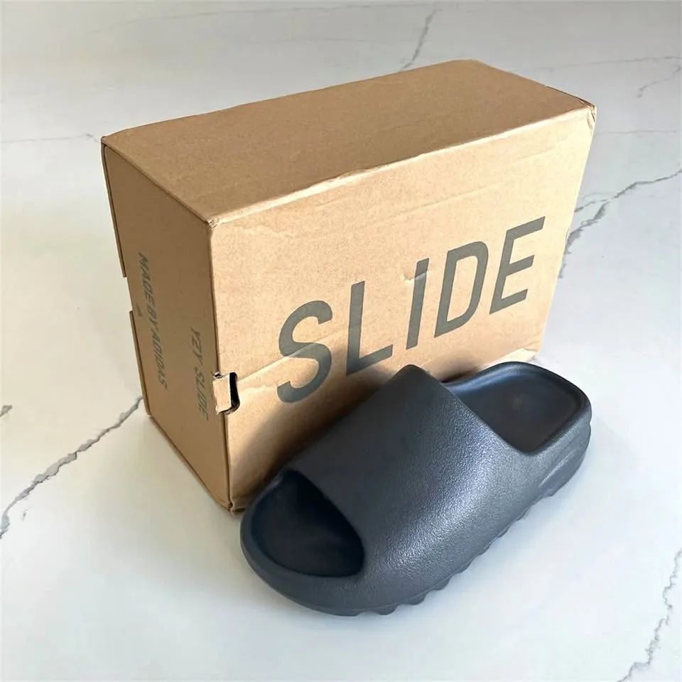 Yeezy Slide Onyx - Size US10 thumbnail