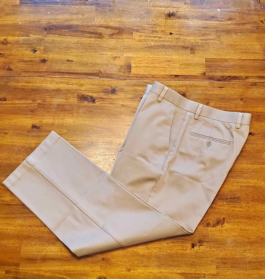 Men's Dockers Pants 33 x 29 - 100% Cotton