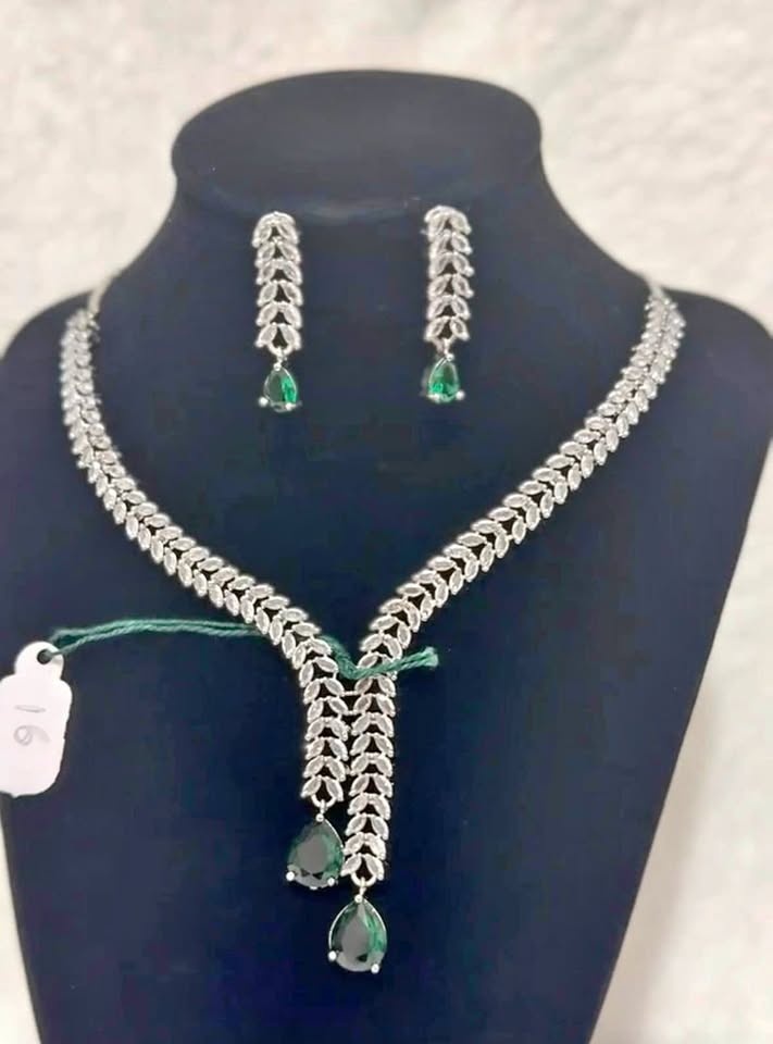 Emerald Green Diamond Necklace Set