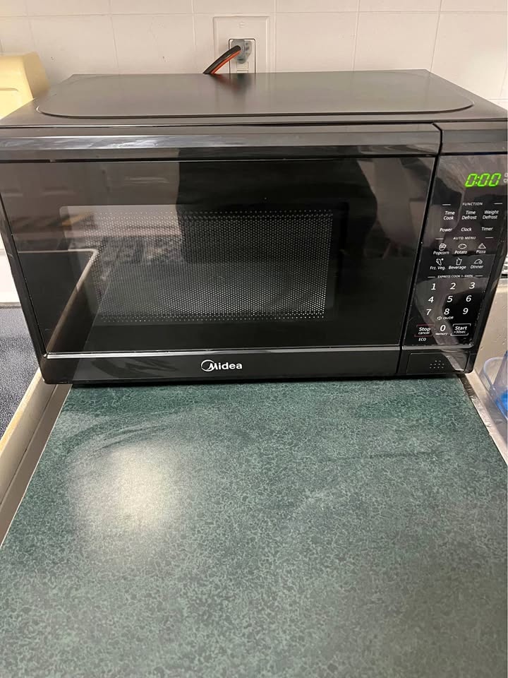 Microwave - read description