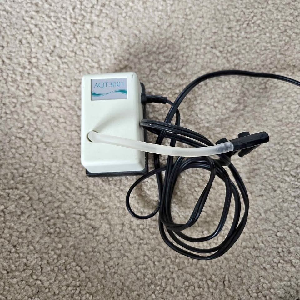 AQT 3001 Aquarium Air Pump w/ Splitter