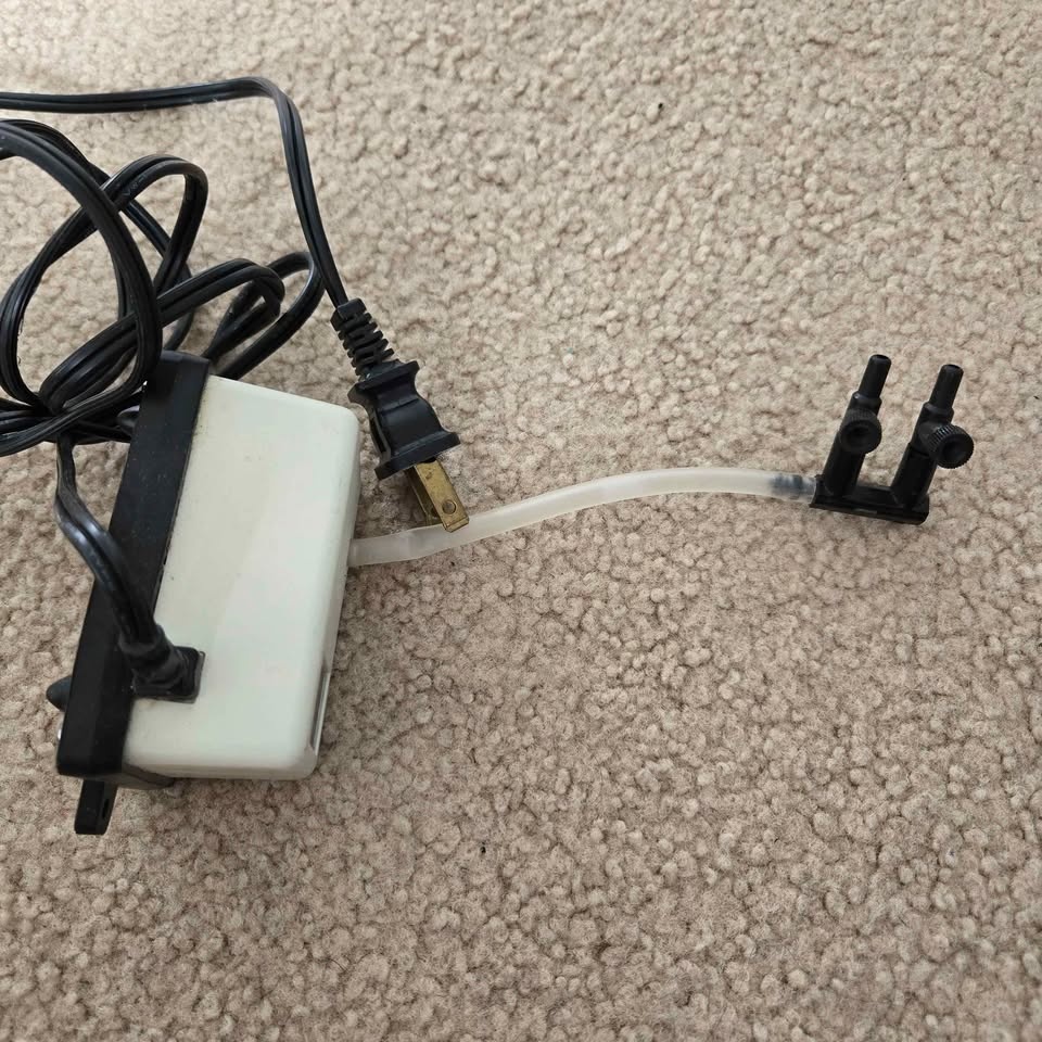 AQT 3001 Aquarium Air Pump w/ Splitter - photo 3