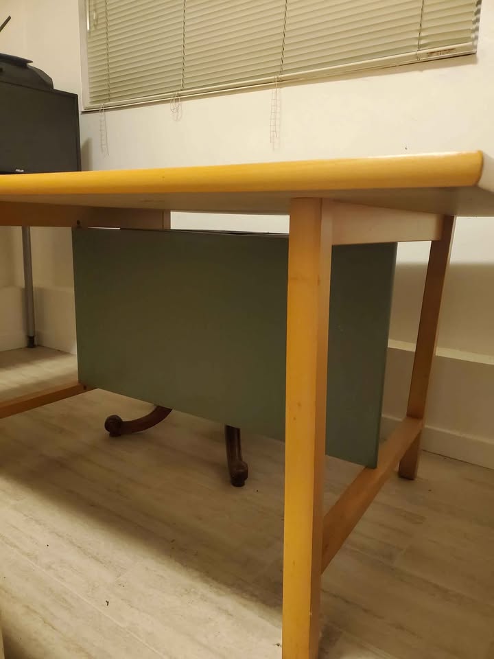 Table - photo 2