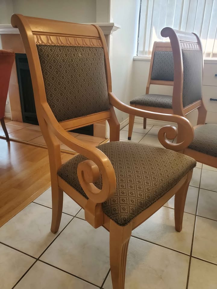 Dining Table and Chairs - photo 3