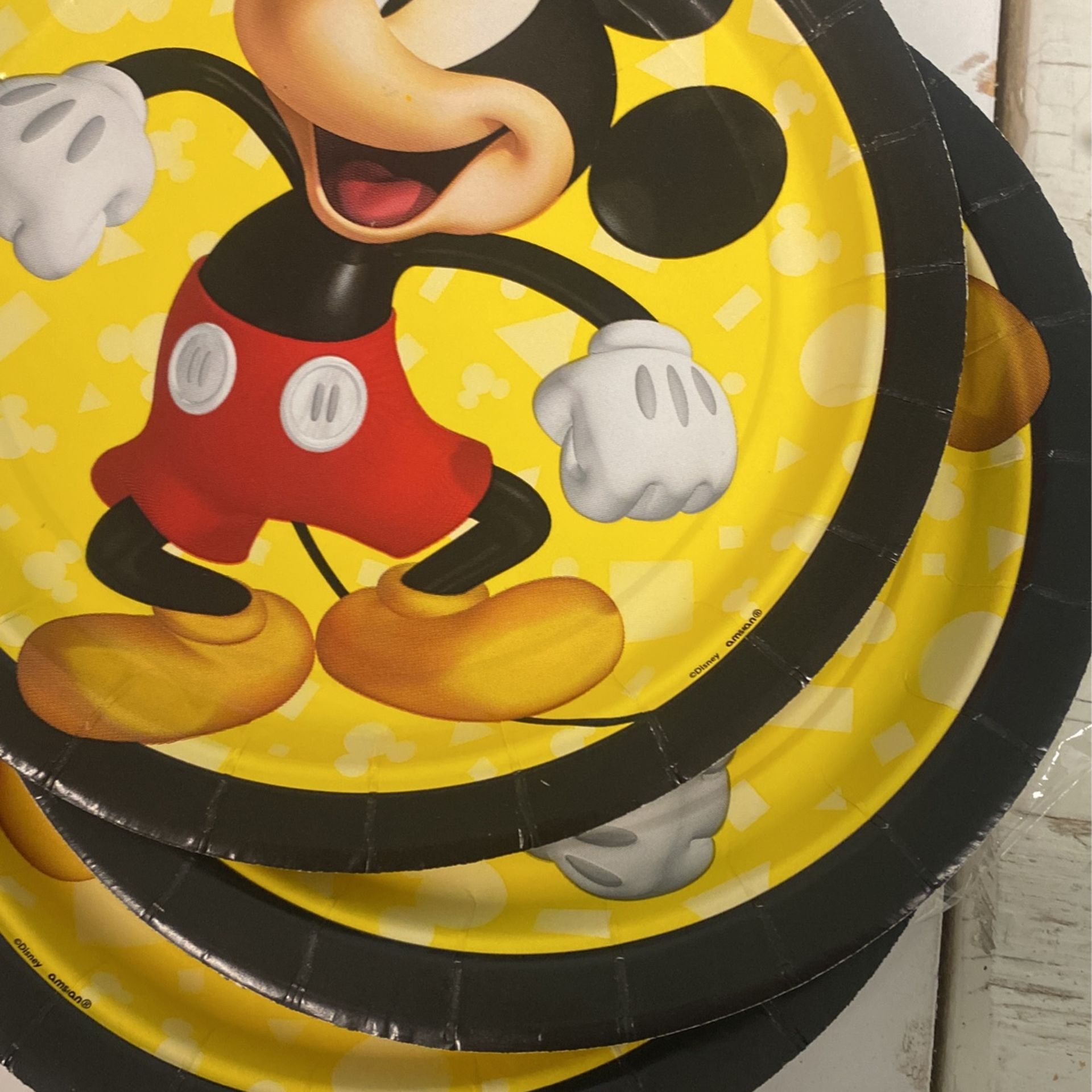 8 hats, 23 medium plates, 9 large plates - photo 3