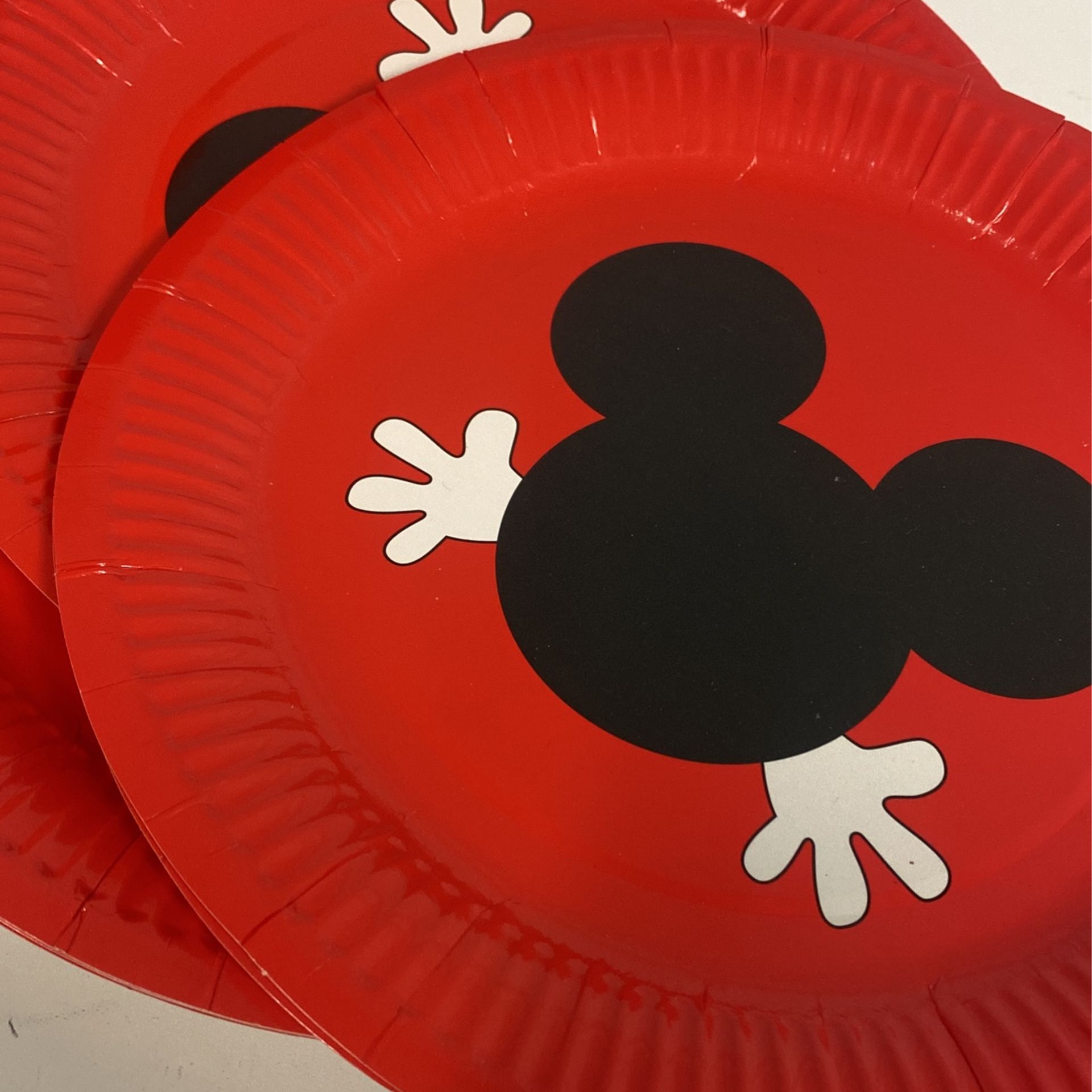 8 hats, 23 medium plates, 9 large plates - photo 4