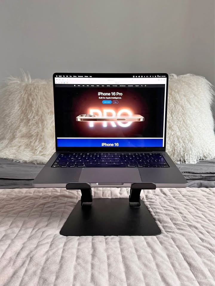 Macbook stand