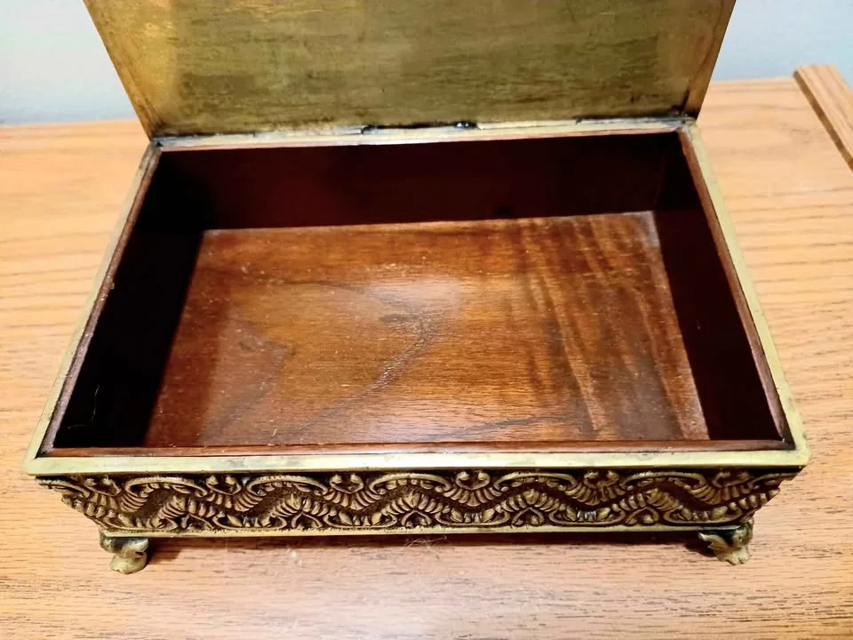 Antique Embossed Solid Brass Jewelry Box image indicator(3)