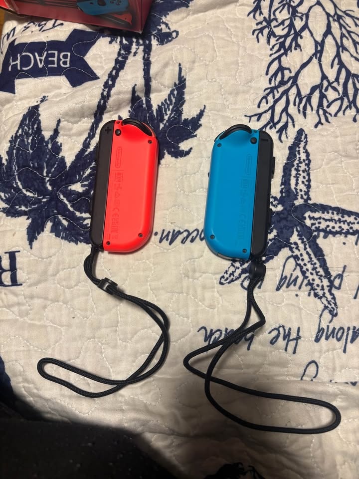 Nintendo Switch Joy-Cons (Red & Blue) - photo 2