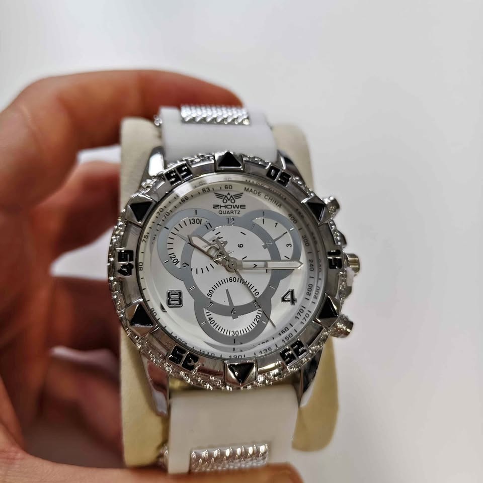 Bold Sports Luxury Style Watch – Stunning White & Silver!