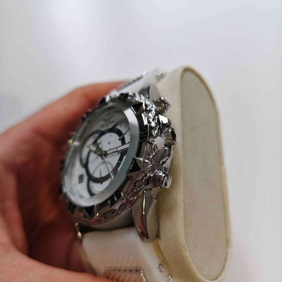 Bold Sports Luxury Style Watch – Stunning White & Silver! - photo 4