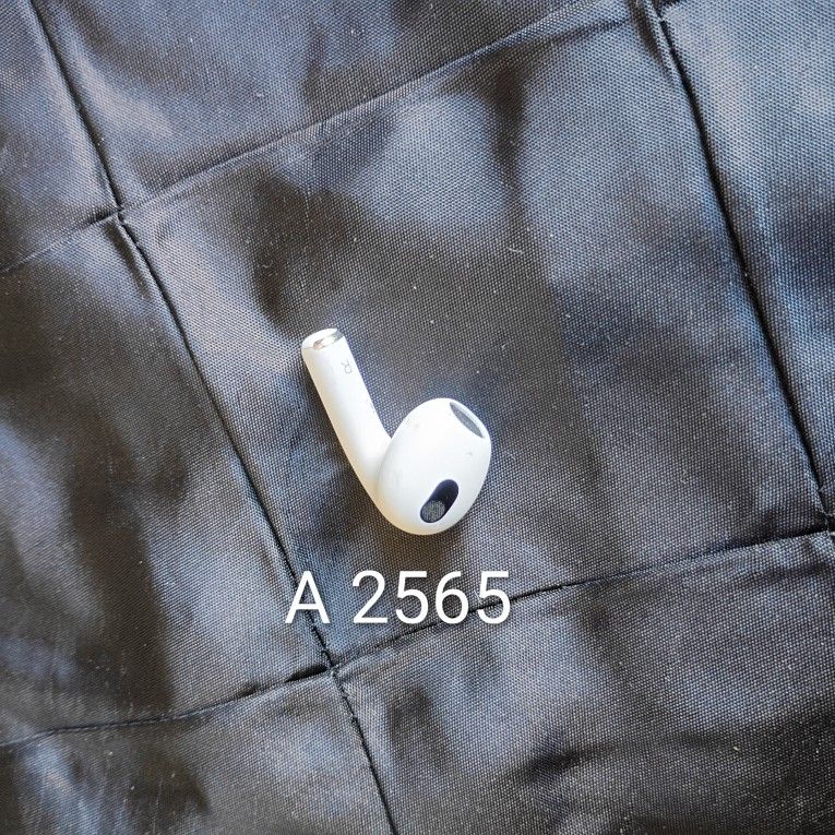Apple Airpod 3rd Gen (Right) A2565 - photo 3