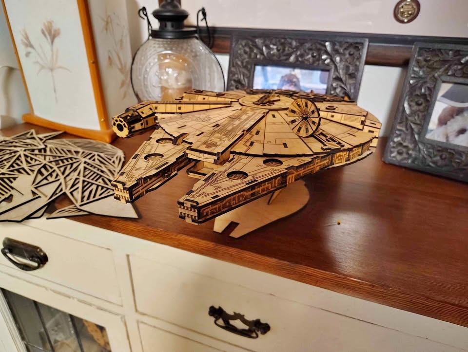 Star Wars Millennium Falcon Model - Laser Cut