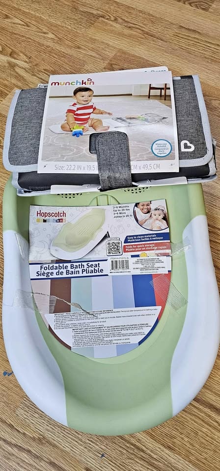 Brand New Baby Bath Seat & Travel Diaper Changing Kit