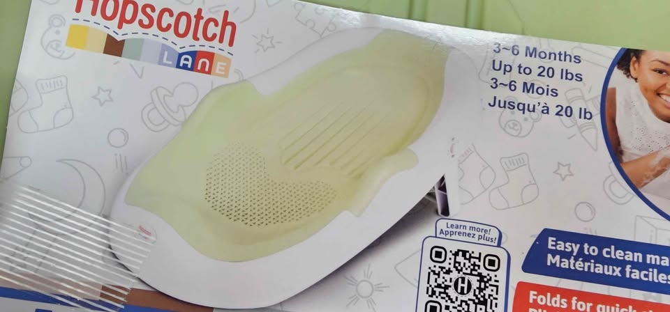 Brand New Baby Bath Seat & Travel Diaper Changing Kit - photo 2
