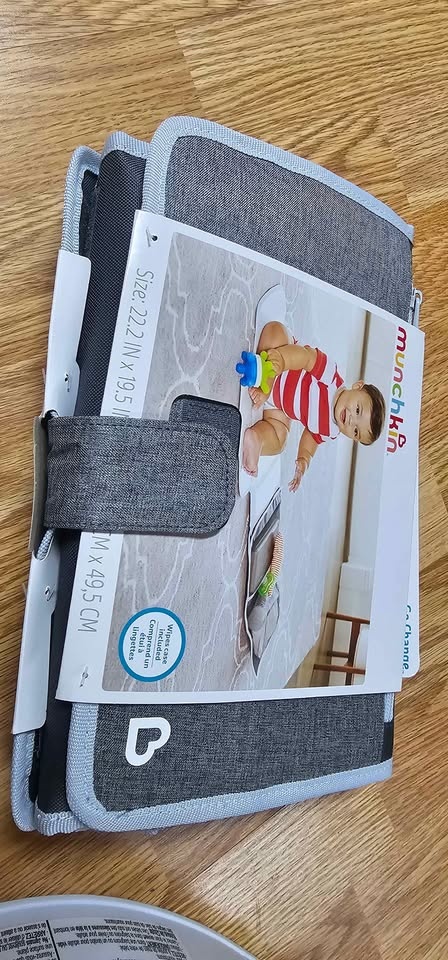 Brand New Baby Bath Seat & Travel Diaper Changing Kit - photo 3