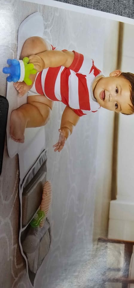 Brand New Baby Bath Seat & Travel Diaper Changing Kit - photo 4