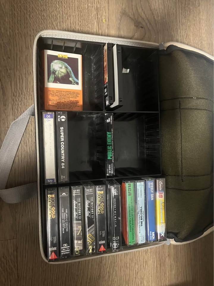 Lot of 16 VHS Music Tapes with Case - photo 2