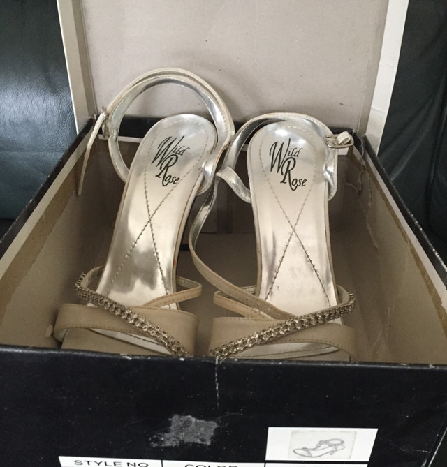 Ladies Dressy Silver Heels, Size 8, 3.5" Heel - photo 4