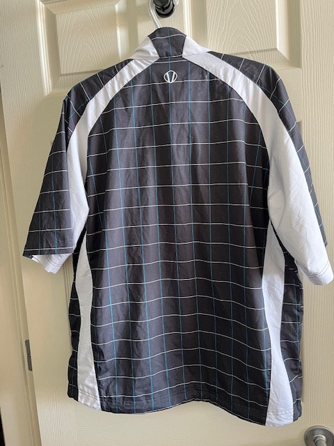 Sunice Golf Shirt, Red Tail Landing, good condition, size medium - photo 2