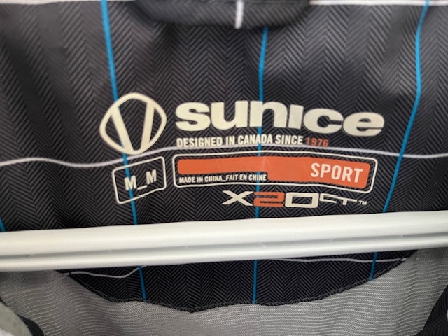 Sunice Golf Shirt, Red Tail Landing, good condition, size medium - photo 3