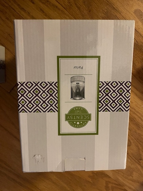 Parlor Scentsy Warmer with 2 Scentsy Bars - photo 3