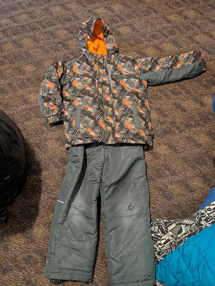 Boys Size 6 Coats and Snow Pants - photo 3