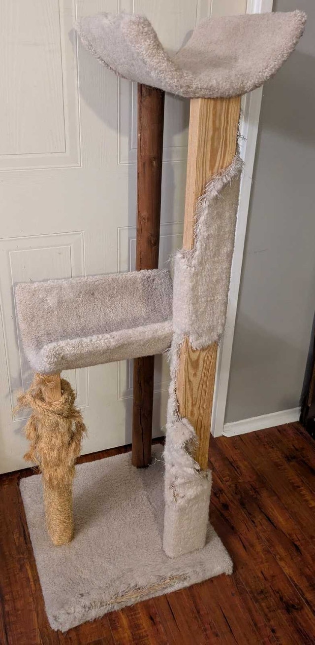 Used Cat Scratching Post - Tall & Sturdy - photo 4