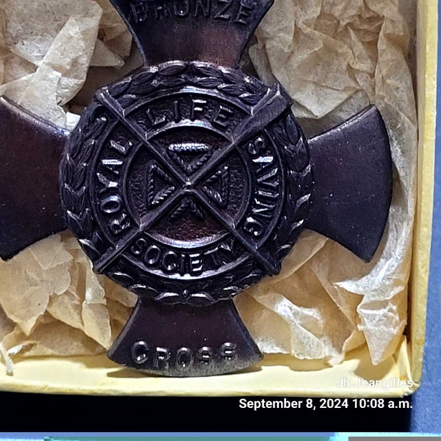Vintage Bronze Cross Royal Life Saving Society - photo 2
