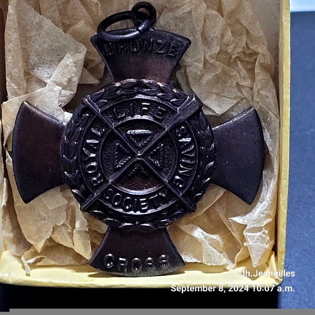 Vintage Bronze Cross Royal Life Saving Society - photo 3
