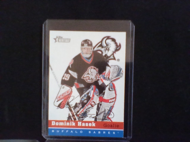 Vintage Signed Heritage Hockey Cards - photo 2