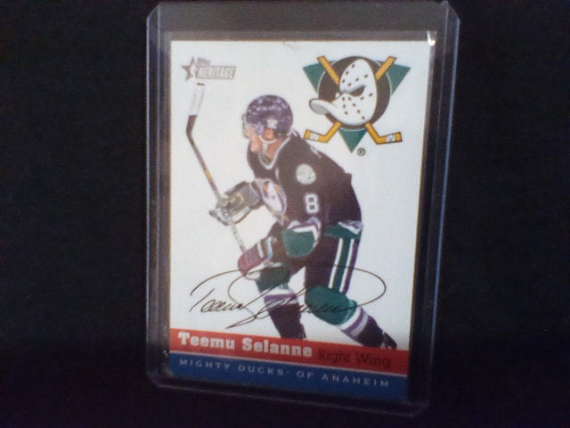 Vintage Signed Heritage Hockey Cards - photo 3