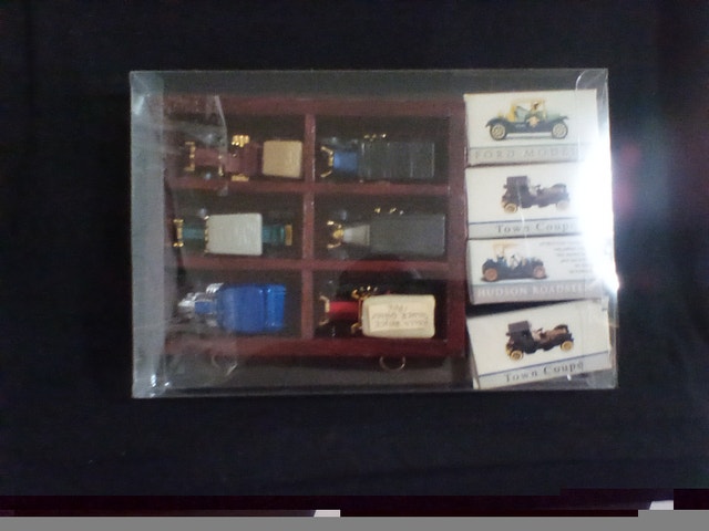 Vintage Ford Diecast Toy - photo 2