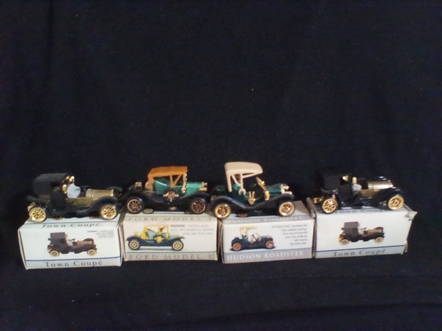 Vintage Ford Diecast Toy - photo 3