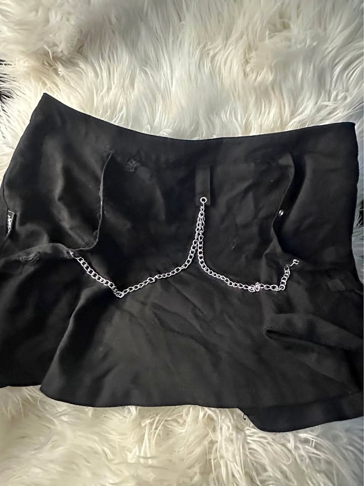 Must go pretty Alt/Goth skirt